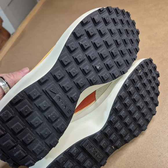 Nike Women's Sneakers in Cream and Orange - Picture 7 of 12